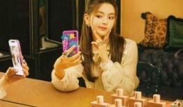 男主吃瓜小说,男主穿越吃瓜小说的奇幻之旅