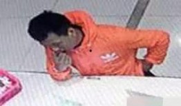 警察出警吃瓜,意外成为网友热议焦点