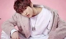 蔡徐坤各种吃瓜,瓜田里的明星成长记