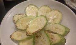 小瓜烤着吃削皮吗,烤前削皮还是保留皮？揭秘最佳口感秘诀