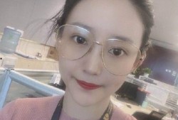 女高管吃瓜事件,职场女性形象与舆论的双重审视