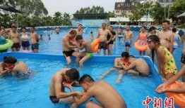 泳池吃瓜,夏日清凉一夏