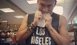 重庆男模吃瓜事件,网络热议背后的真相与反思