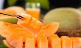 吃块哈密瓜,一尝哈密瓜，尽享瓜果飘香