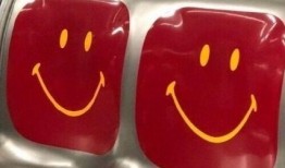 过年吃瓜文案搞笑,春节吃瓜指南，笑出腹肌的欢乐时光