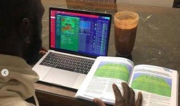 吃瓜看瓜打游戏是真的吗,吃瓜看瓜打游戏，揭秘网络娱乐背后的真实生活