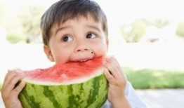 吃瓜幼儿手指操,吃瓜幼儿手指操欢乐来袭